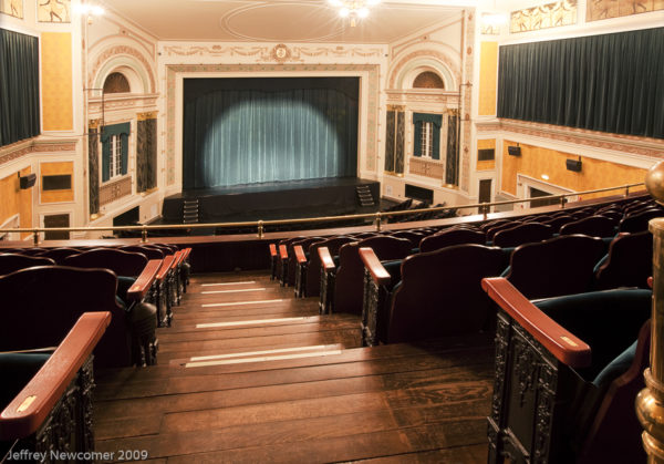 colonial-theater-shoot-keene-nh-jessica-the-colonial-theatre